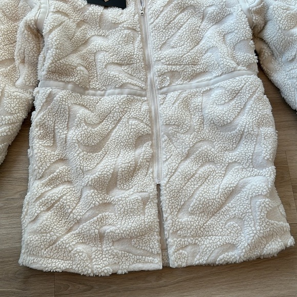 Nike Sportswear
Women's Loose Jacket - Picture 11 of 13